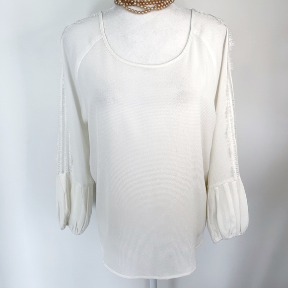 NWT Molly Bracken Off White Woven Top With Lace Sleeves & Puff Pleated Cuffs - Picture 3 of 8